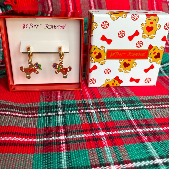 Betsey Johnson Gingerbread Man & Woman Small Hoop Dangle Earrings NIB - Picture 2 of 4